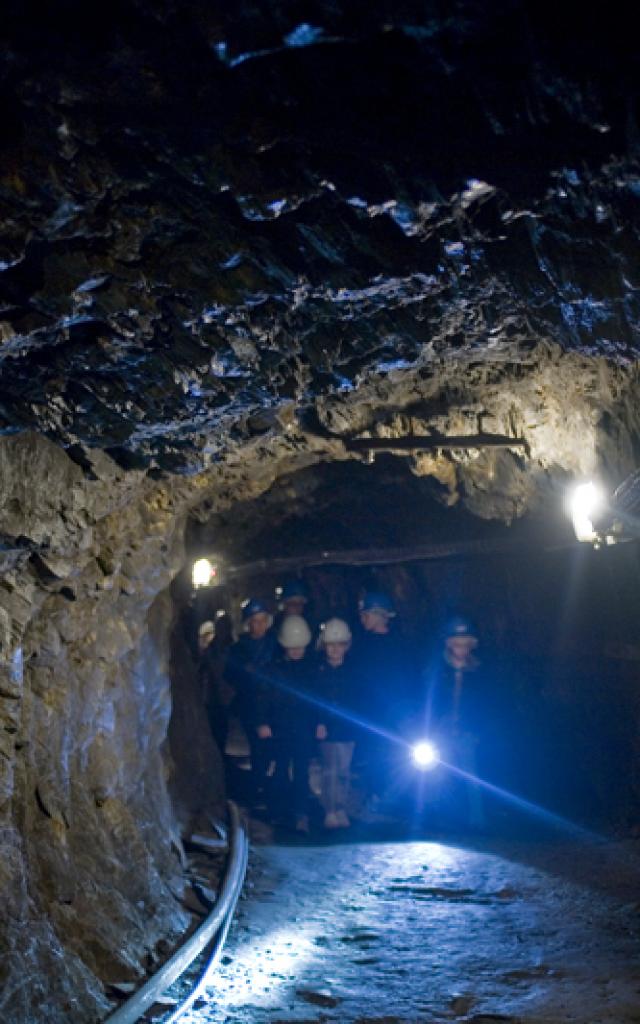 visite-126-mtres-sous-terre-2--la-mine-bleue-matthieu-serreau-light.jpg