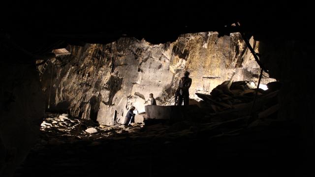 la-mine-bleue-chambre-dextraction-de-schiste-ardoisier.jpg